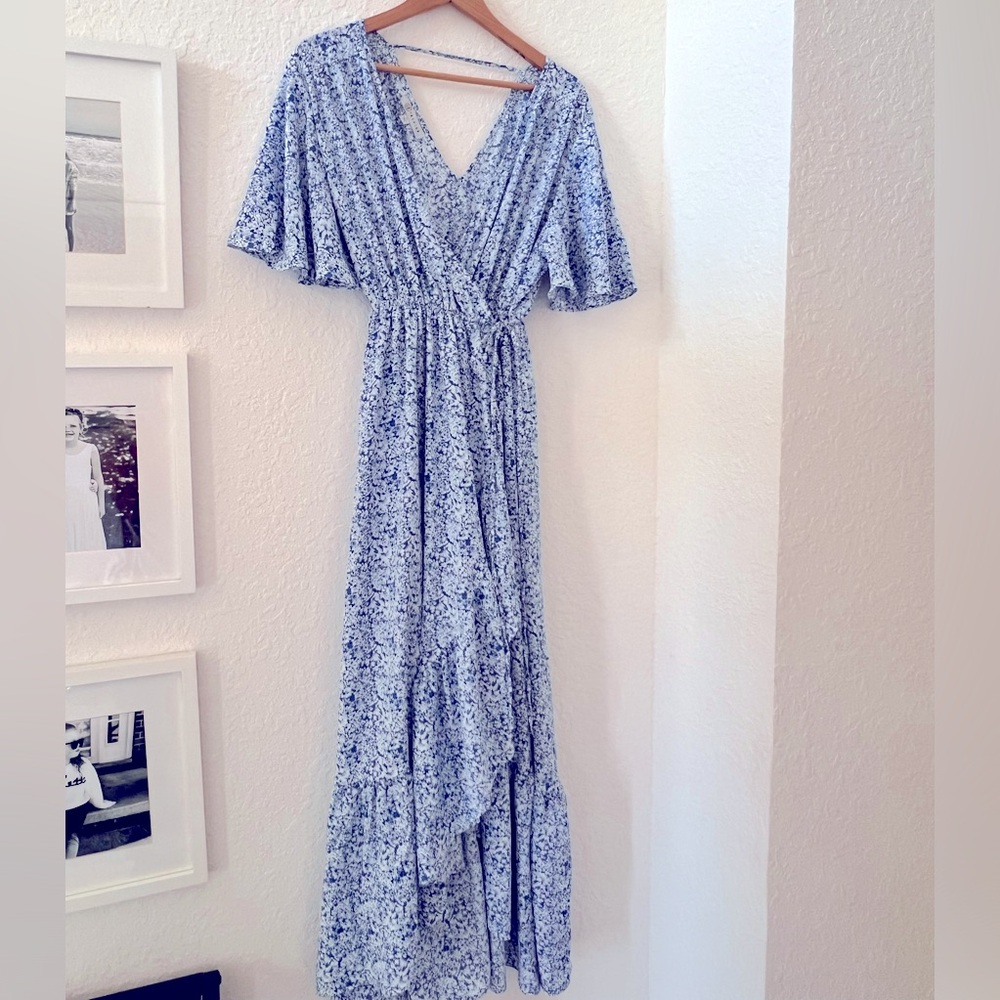 CY fashion blue and white floral wrap dress